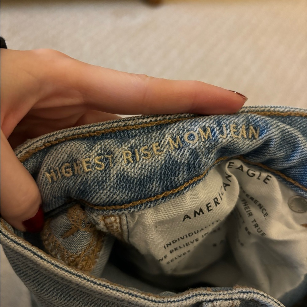 NWOT AE High Rise Mom Jeans - Picture 8 of 8